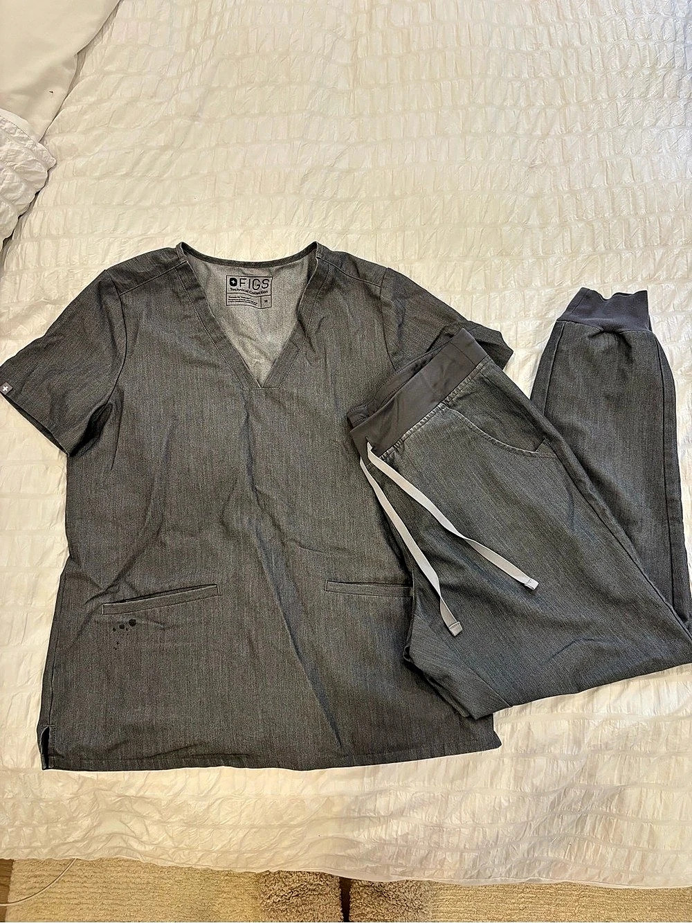 FIGS Casma Top (M) and Zamora Joggers (M) Heather Gray Scrub Set